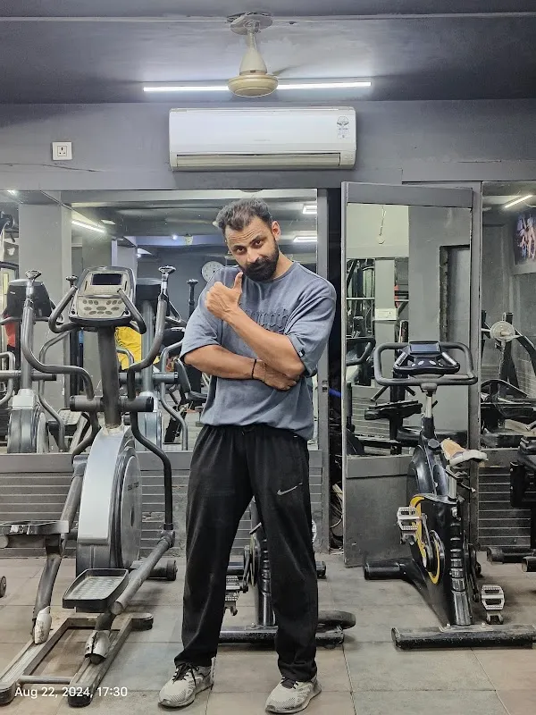 Mohnish Personal Trainer Strength/Yoga certified
