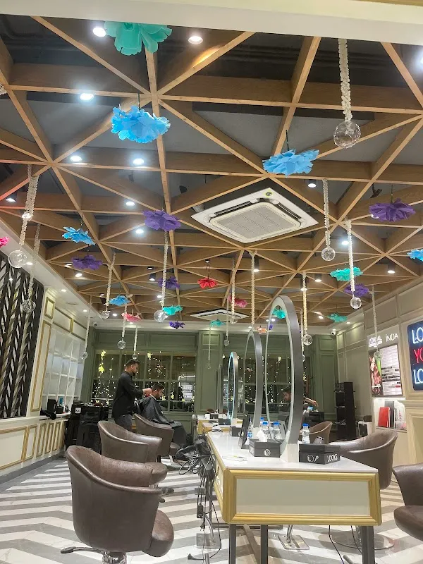 Looks Salon, Civil Lines, Ludhiana