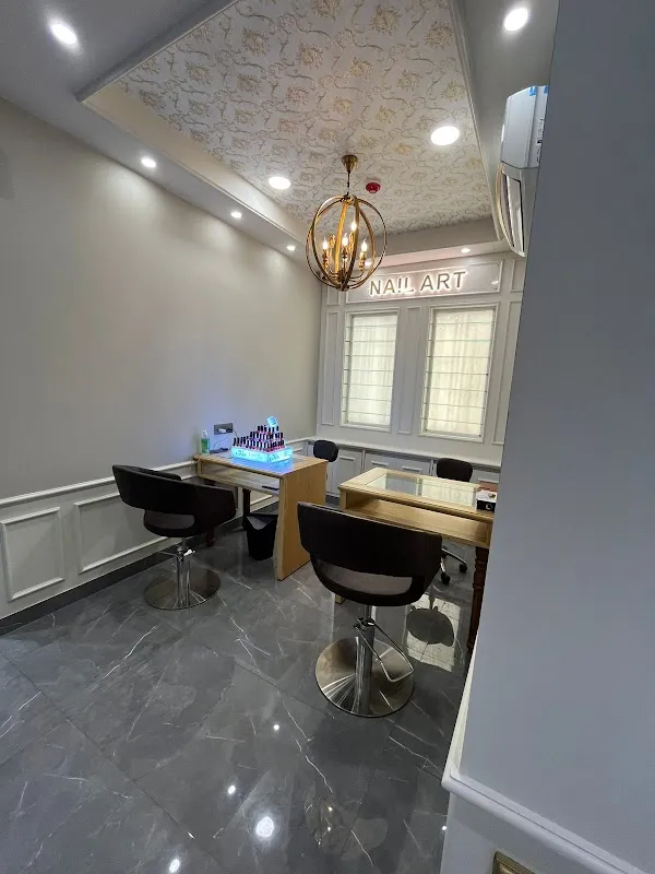 Looks Salon, Civil Lines, Ludhiana