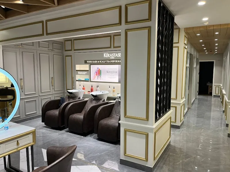 Looks Salon, Civil Lines, Ludhiana