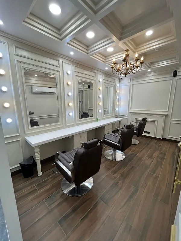 Looks Salon, Civil Lines, Ludhiana