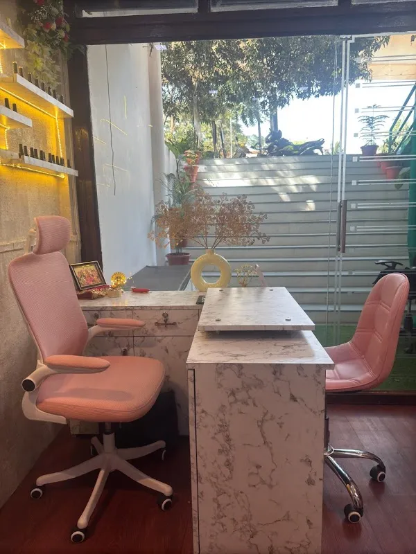 The Unicorn PROFESSIONAL HAIR & BEAUTY STUDIO