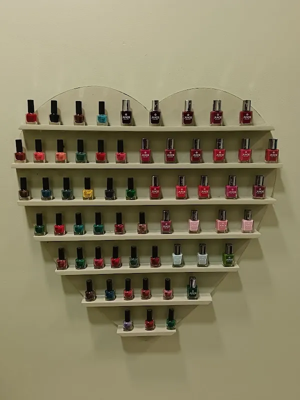 Signature Hair & Beauty Unisex salon -by Cherry