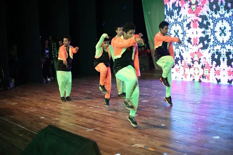 R Brothers Dance Studio