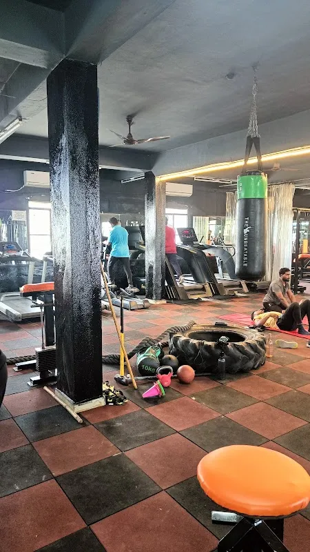 Universal Gold Gym & Cardio Center