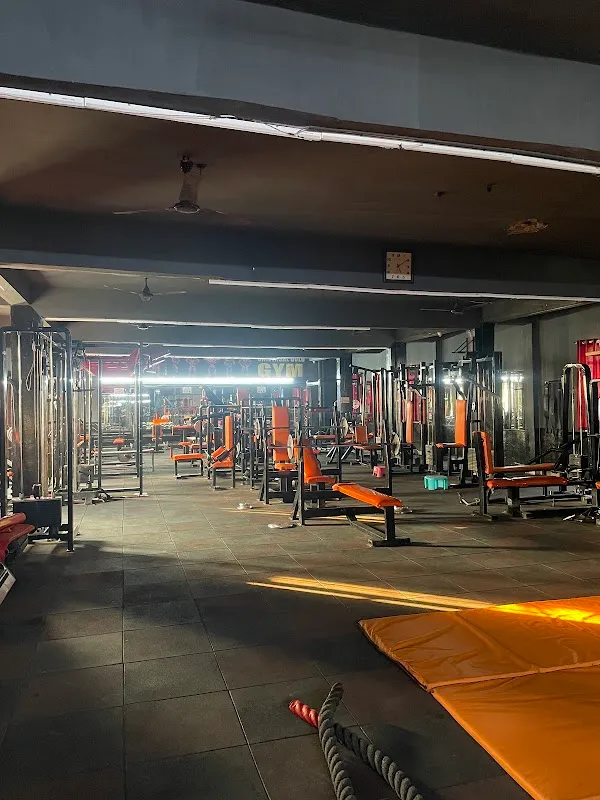 Universal Gold Gym & Cardio Center