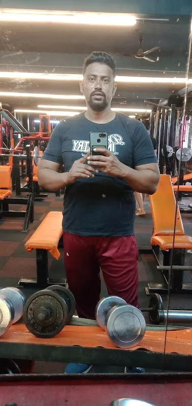 Universal Gold Gym & Cardio Center