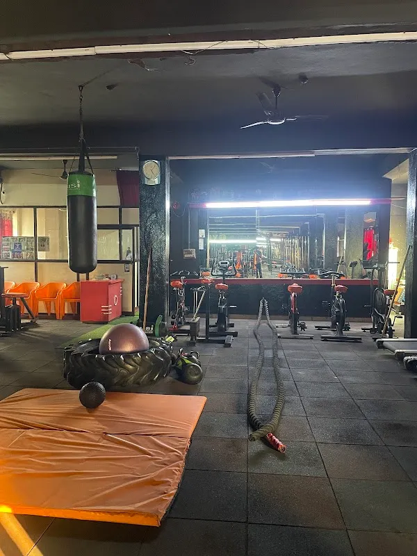 Universal Gold Gym & Cardio Center