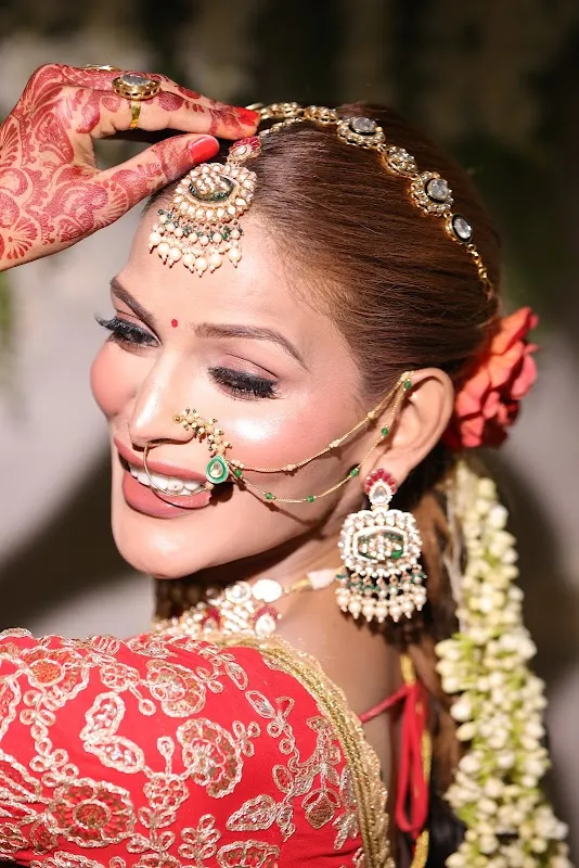 Ayushi Unisex Salon