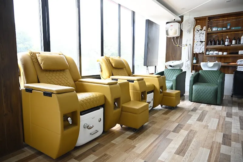 Ayushi Unisex Salon