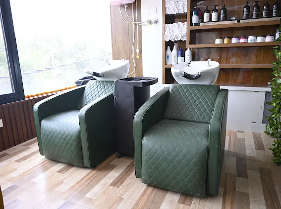 Ayushi Unisex Salon