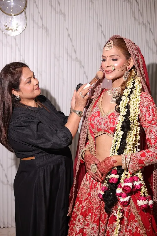 Ayushi Unisex Salon
