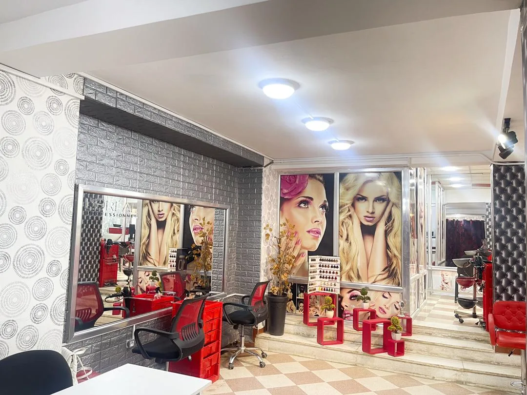 Pour elle salon de coiffeur صالون لك للتجميل الحلاقة النسائية