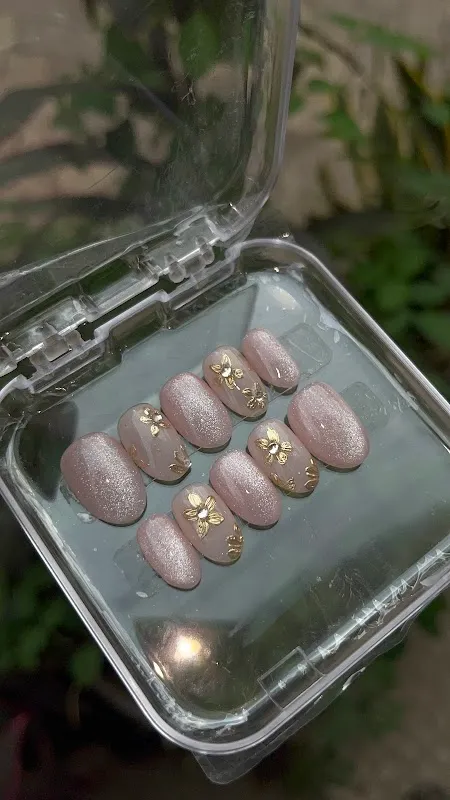 Dazzle Nails by Niki