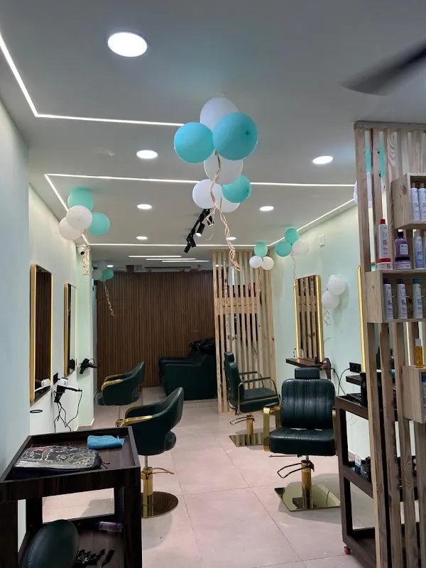 V Y THE SALON