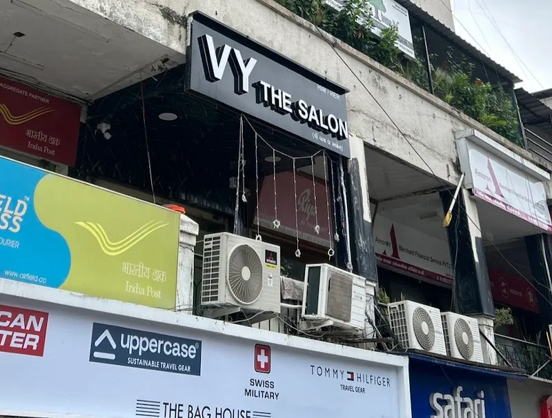 V Y THE SALON