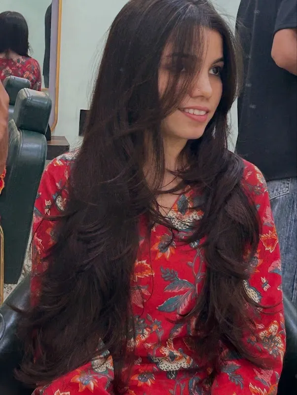 V Y THE SALON