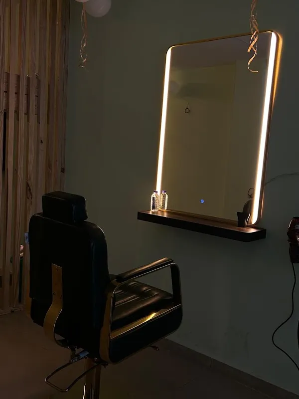 V Y THE SALON