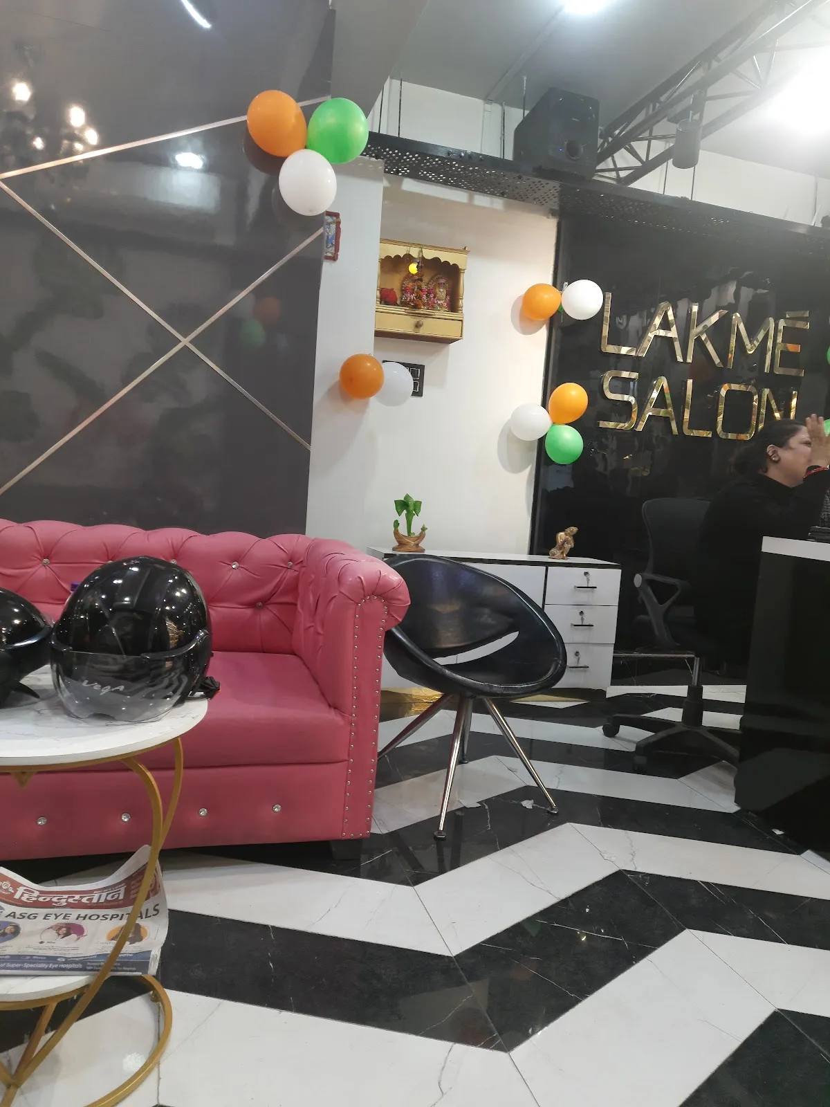 Lakme Salon in Dakbunglow,Patna