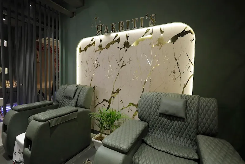 प्रakriti’s Salon & Studio