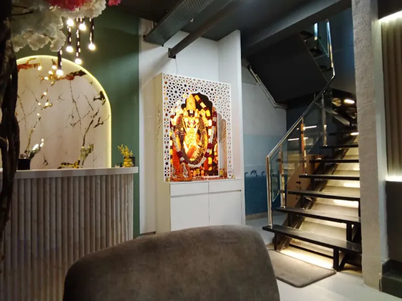 प्रakriti’s Salon & Studio