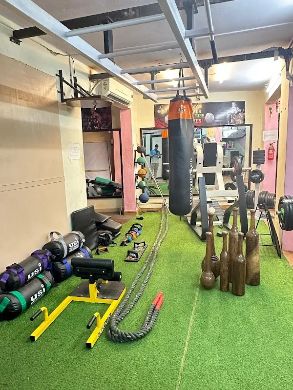 Savvy's Fitness Club (Unisex Gym)