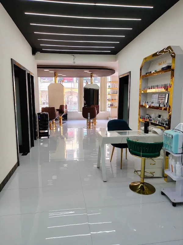 ELEGANT STUDIO (UNISEX SALOON)