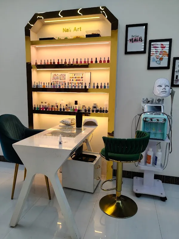 ELEGANT STUDIO (UNISEX SALOON)