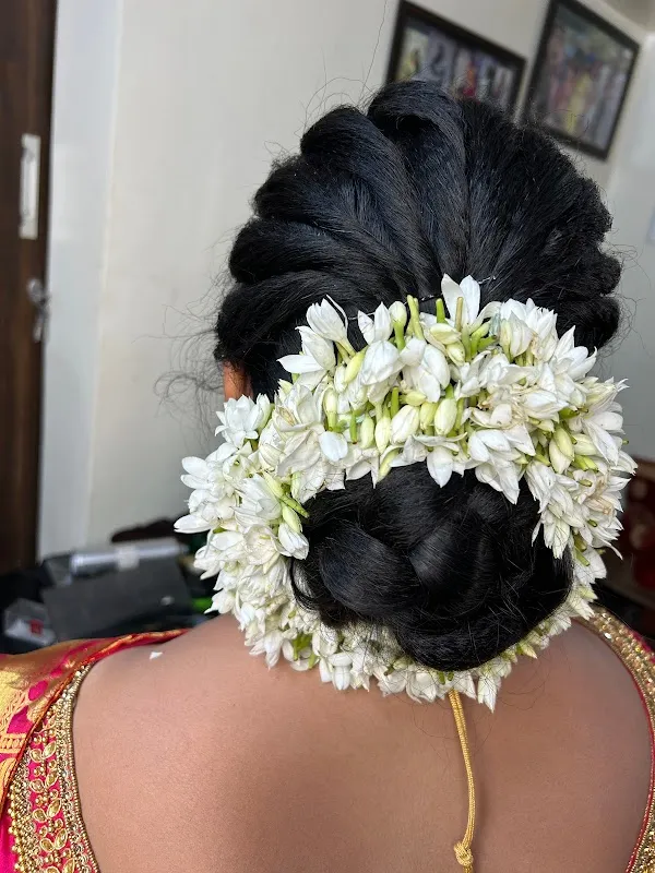 Aparna Ambarkar (Aboli) makeover and beauty salon