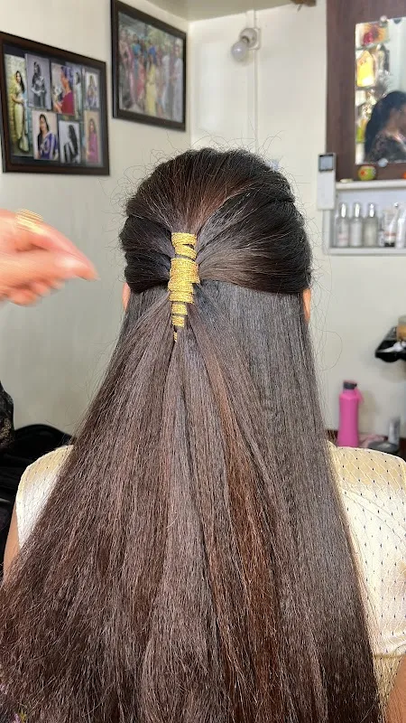 Aparna Ambarkar (Aboli) makeover and beauty salon