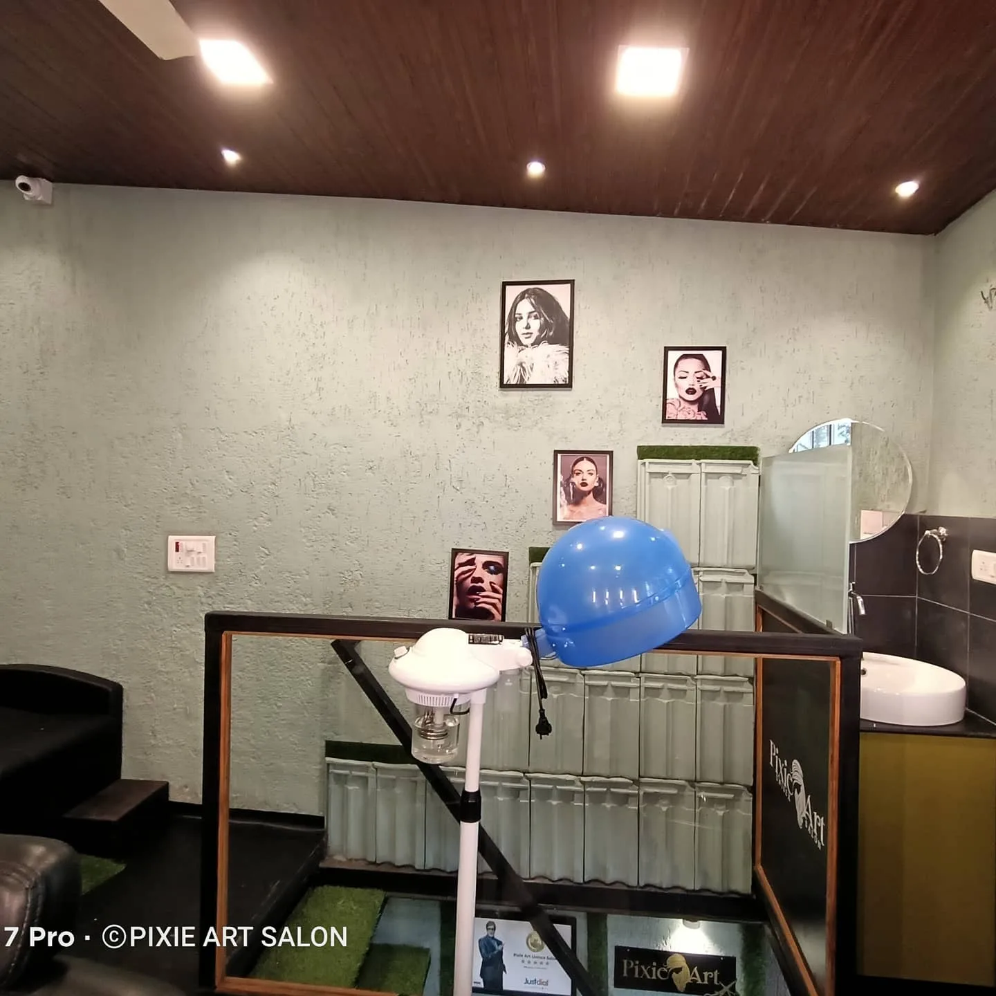 Pixie Art Unisex Salon