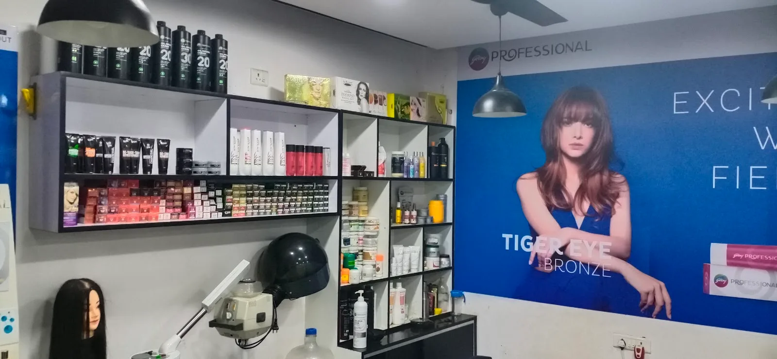 SIGNATURE CUT FAMILY SALON®