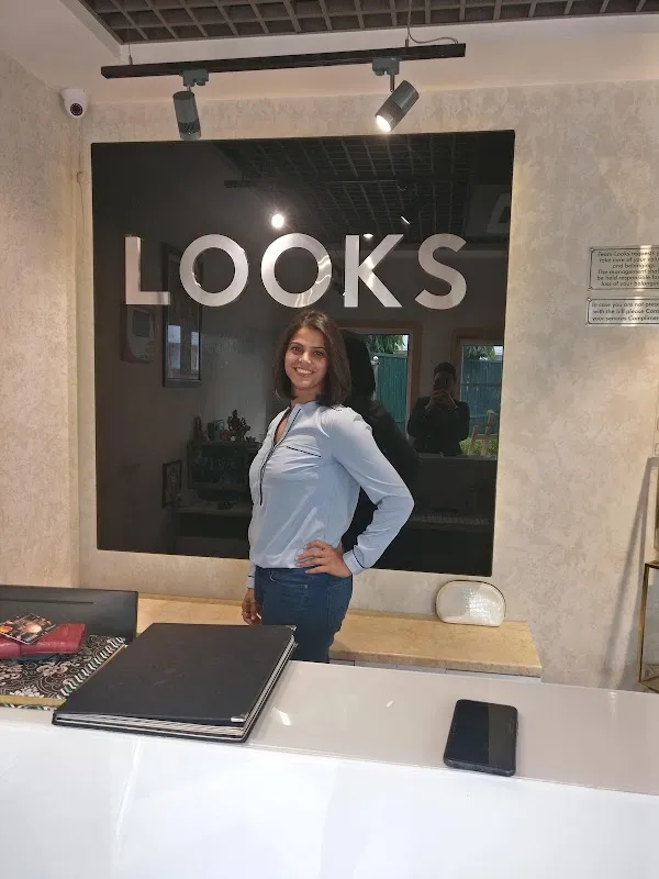 Looks Salon, NOMA Kota House