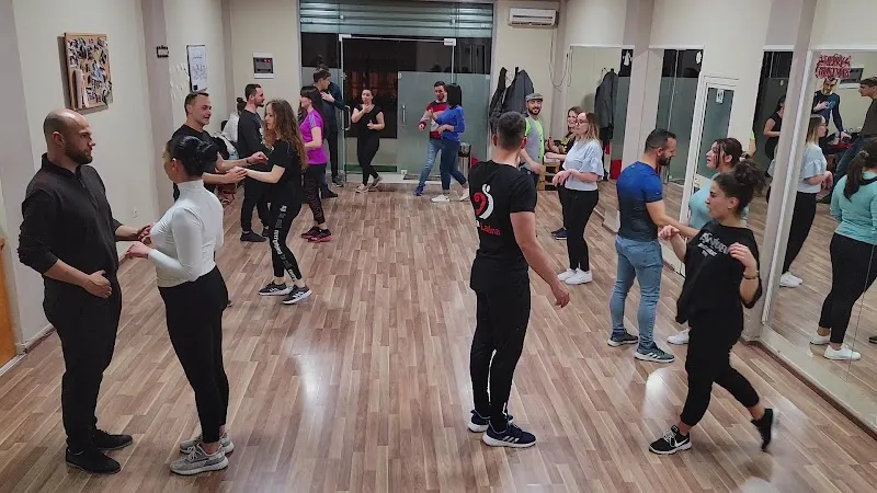 KURSE KERCIMI Via Latina Dance Studio