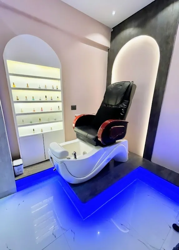 Seven the salon