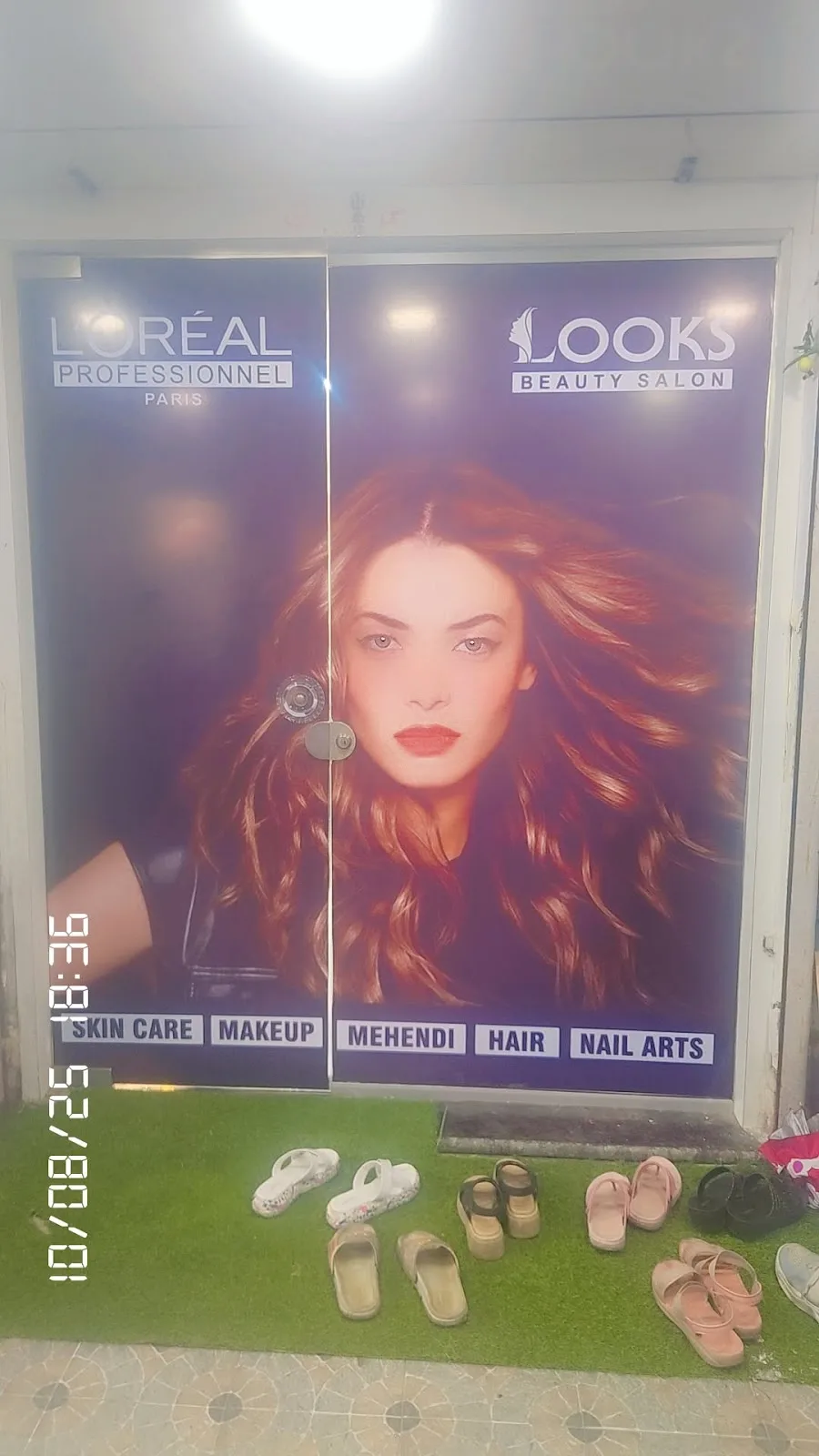 Looks beauty salon