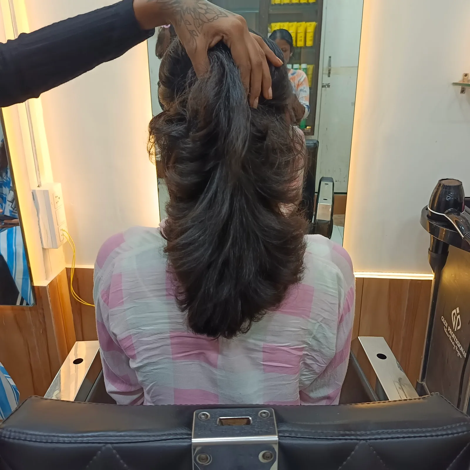 Looks beauty salon