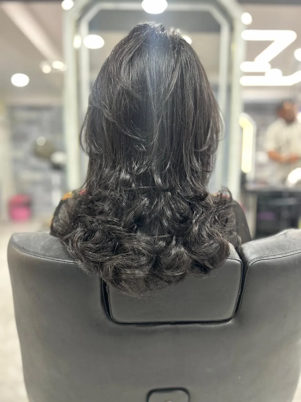 PONI N GUY SALOON