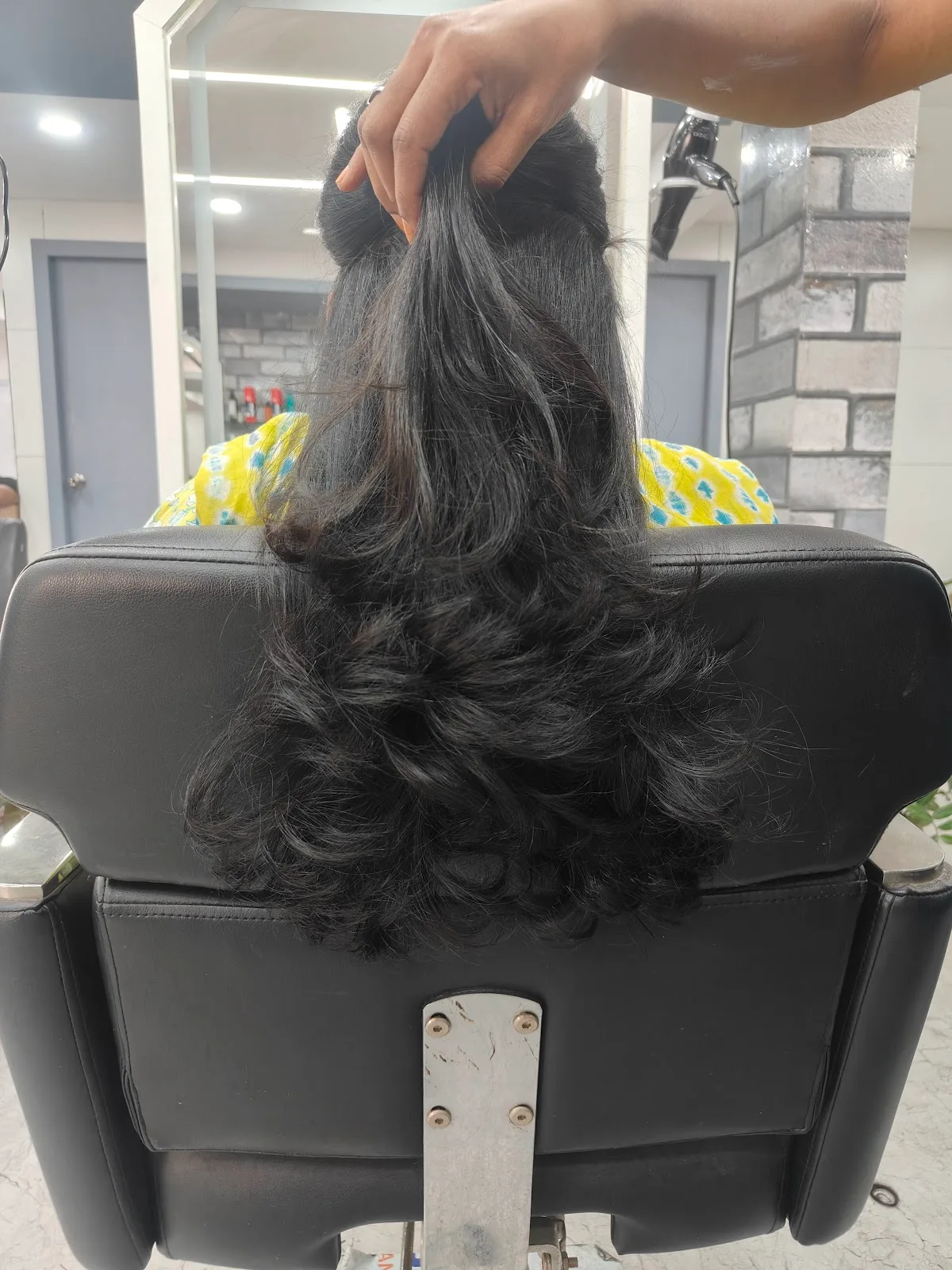 PONI N GUY SALOON