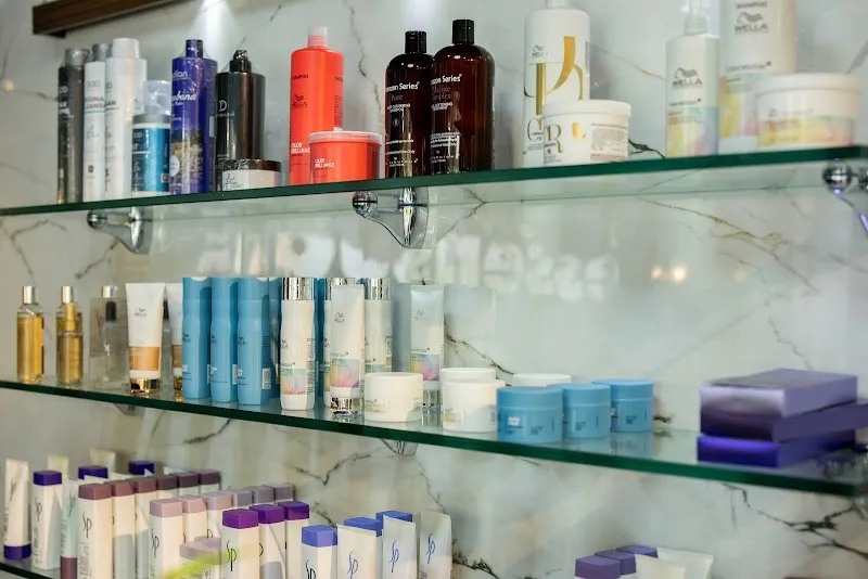 Essensuals by Toni&Guy Hairdressing Salon, Kempapura