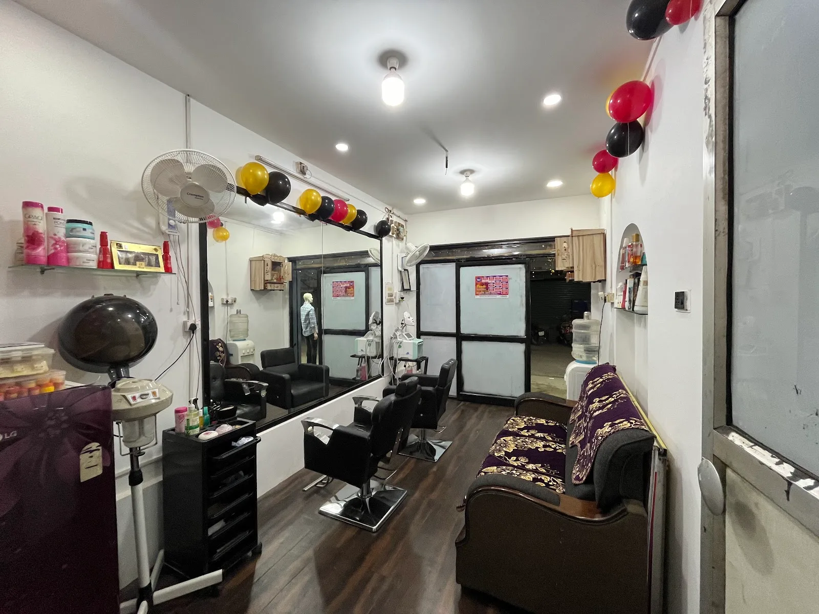 S R K Sarees ana Beauty lounge