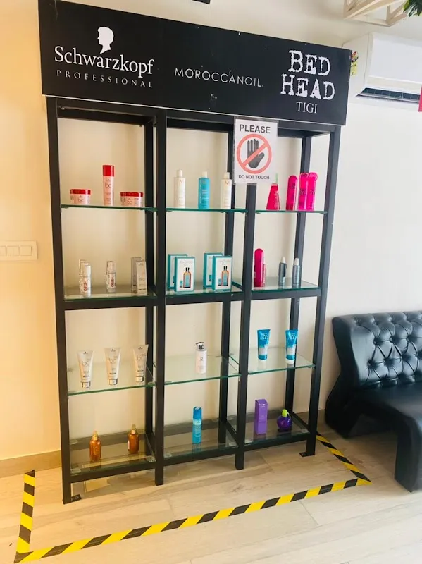 Lakme Salon for Him and Her in Shalimar Bagh, Delhi