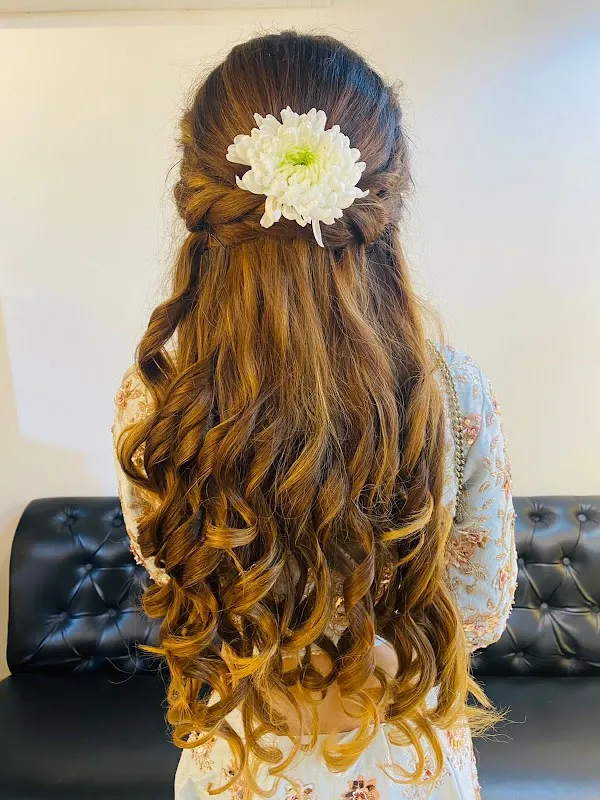 Lakme Salon for Him and Her in Shalimar Bagh, Delhi