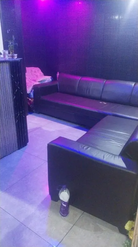 Queen Night Spa