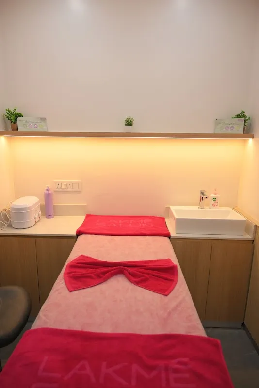 Lakme Salon For Him and Her in Vrindavan Yojana,RB Road,Lucknow