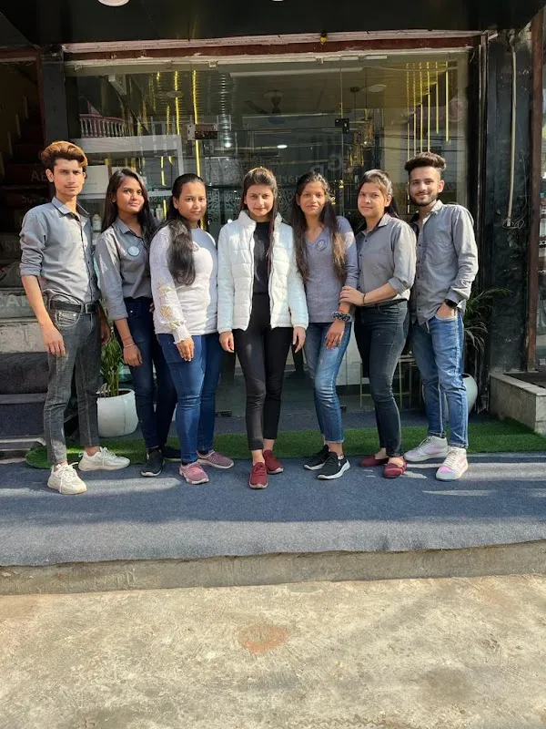 Halo Hair A Unisex Salon