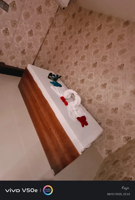Royal moksha unisex spa