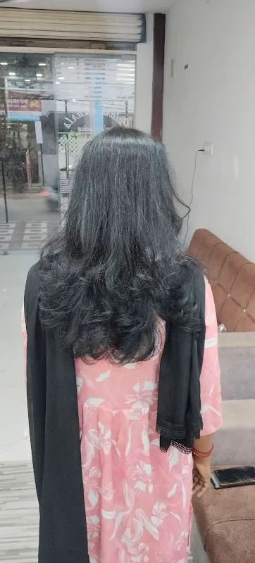 COLORS N CURLS UNISEX SALON