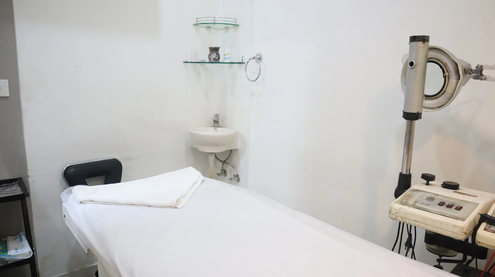 Celestia Beauty | Best UNISEX Salon Near Me | Best Salon Near Hiranandani Meadows, Hyde park Thane West