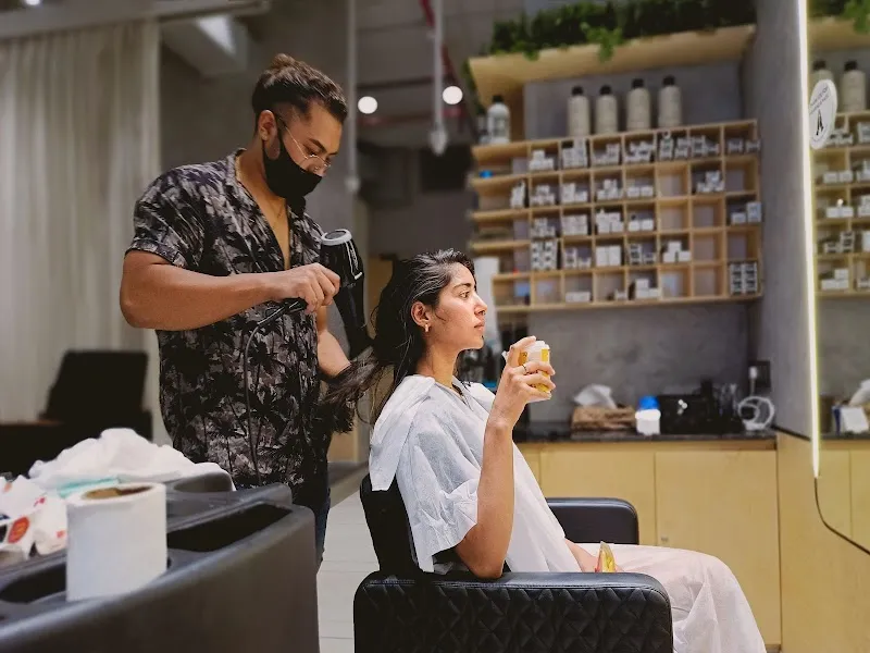 Bounce Unisex Salon VR Mall